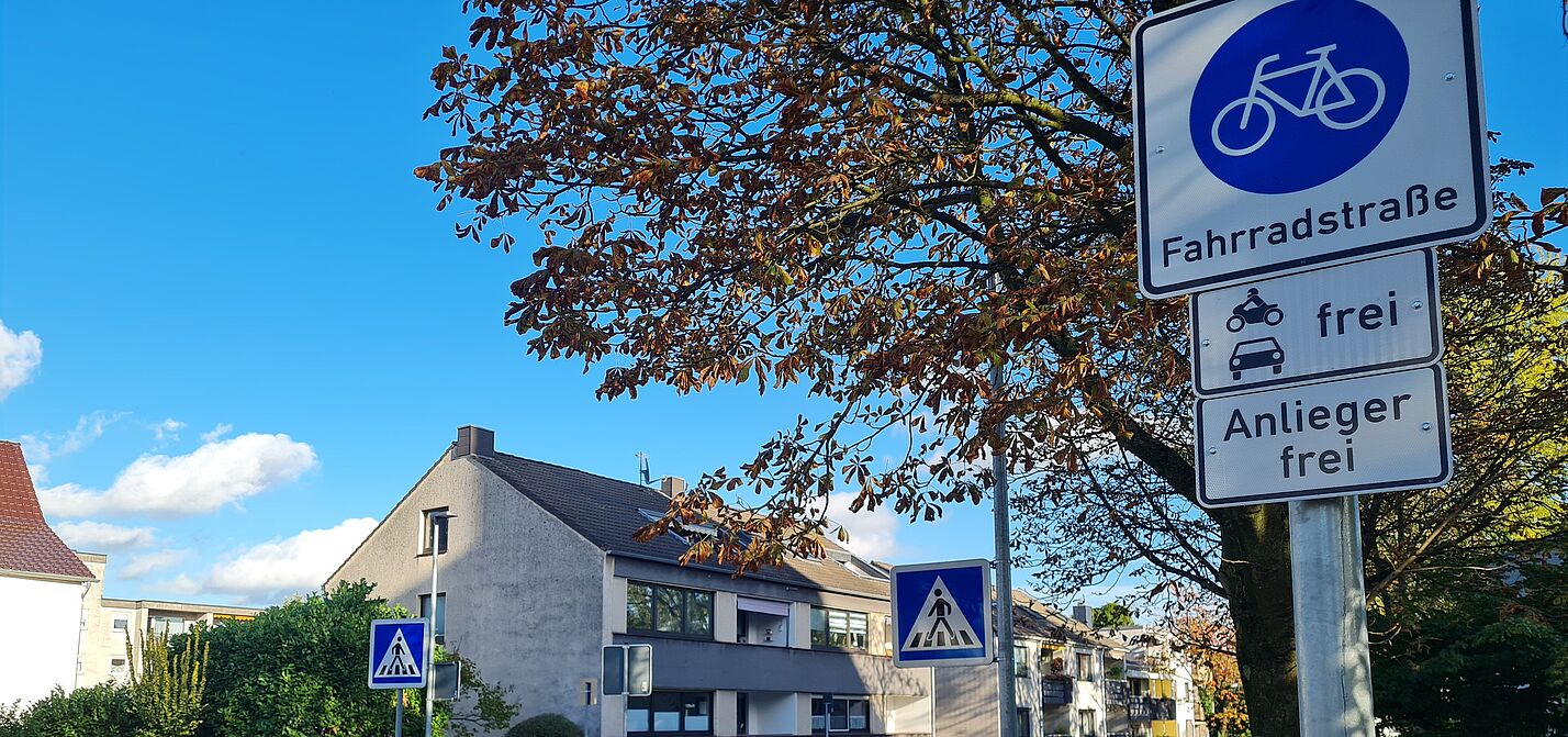 Fahrradstrasse Millrather Weg Fahrradstrasse_Millrather_Weg_Einfahrt_West_Kreisverkehr
